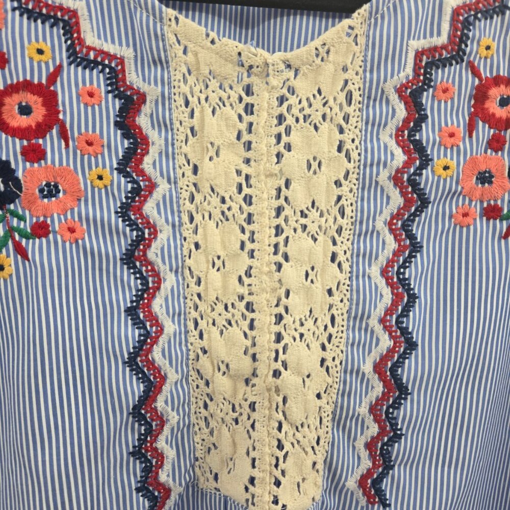 Jennifer & Grace Blue White Striped Embroidered Lace Short Sleeved Blouse 1x - Picture 3 of 8